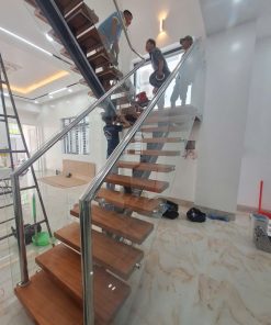 Cầu thang inox kính